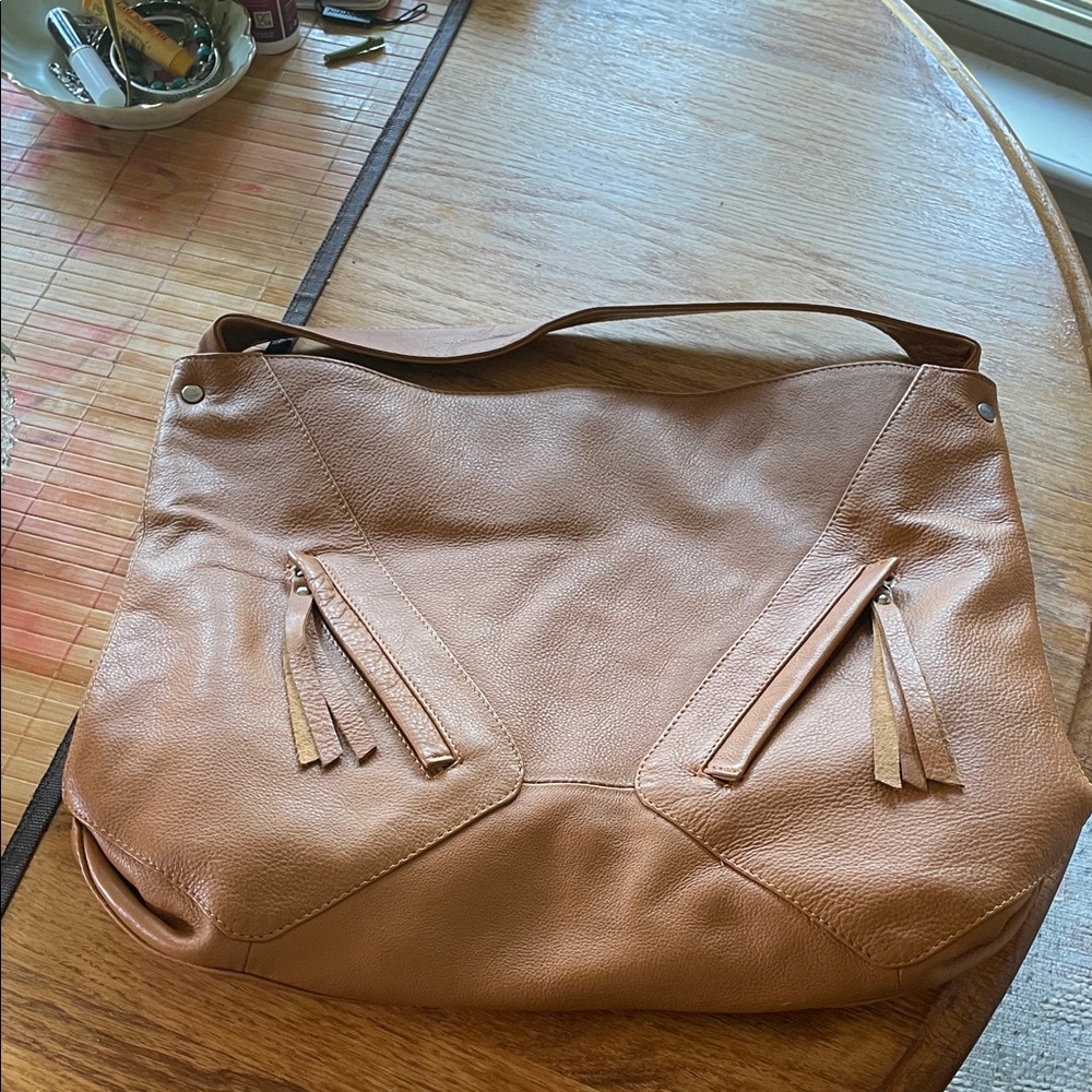 Tano Leather Shoulder Bag